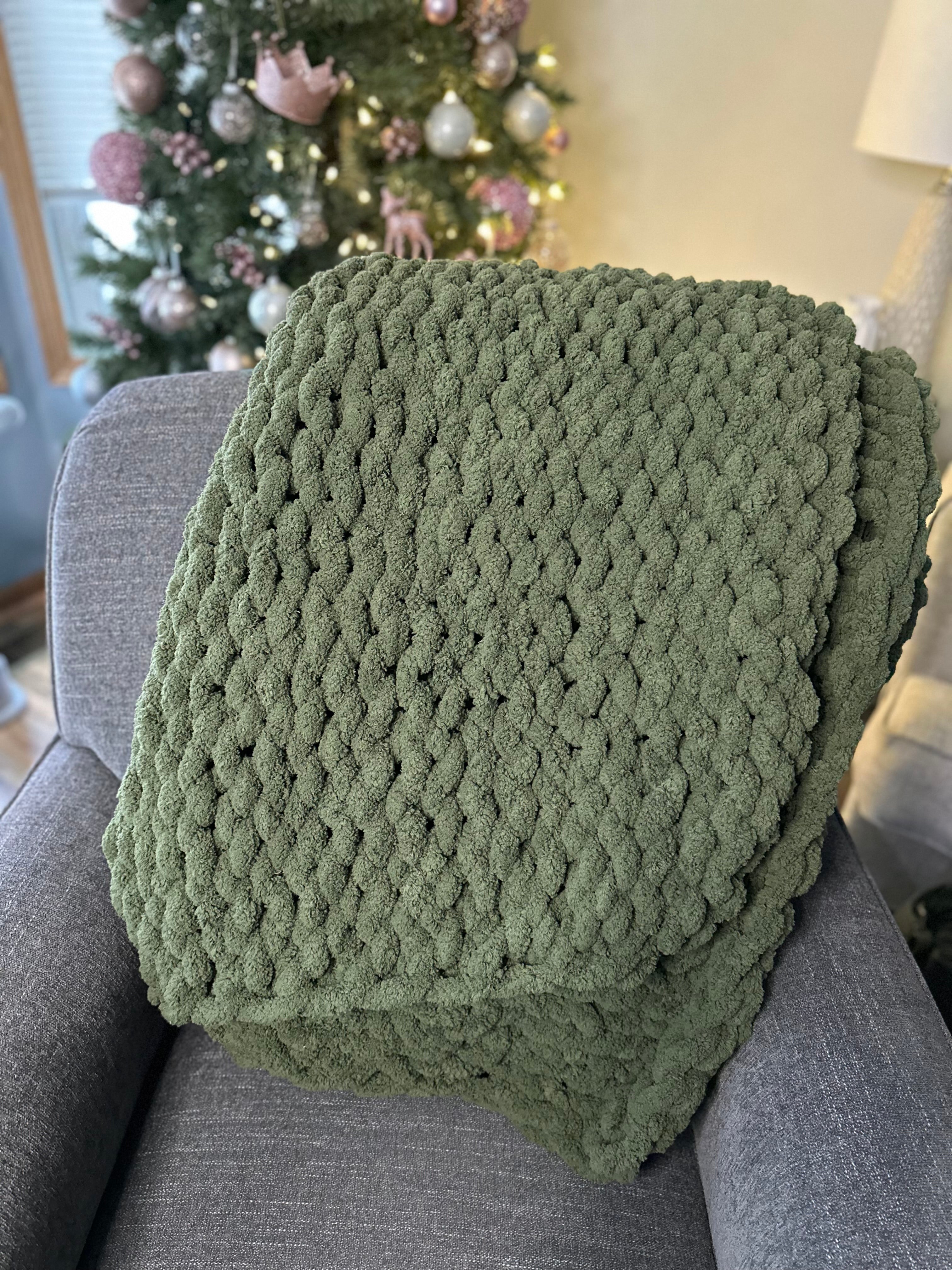 Dark Green Chunky Knit Blanket